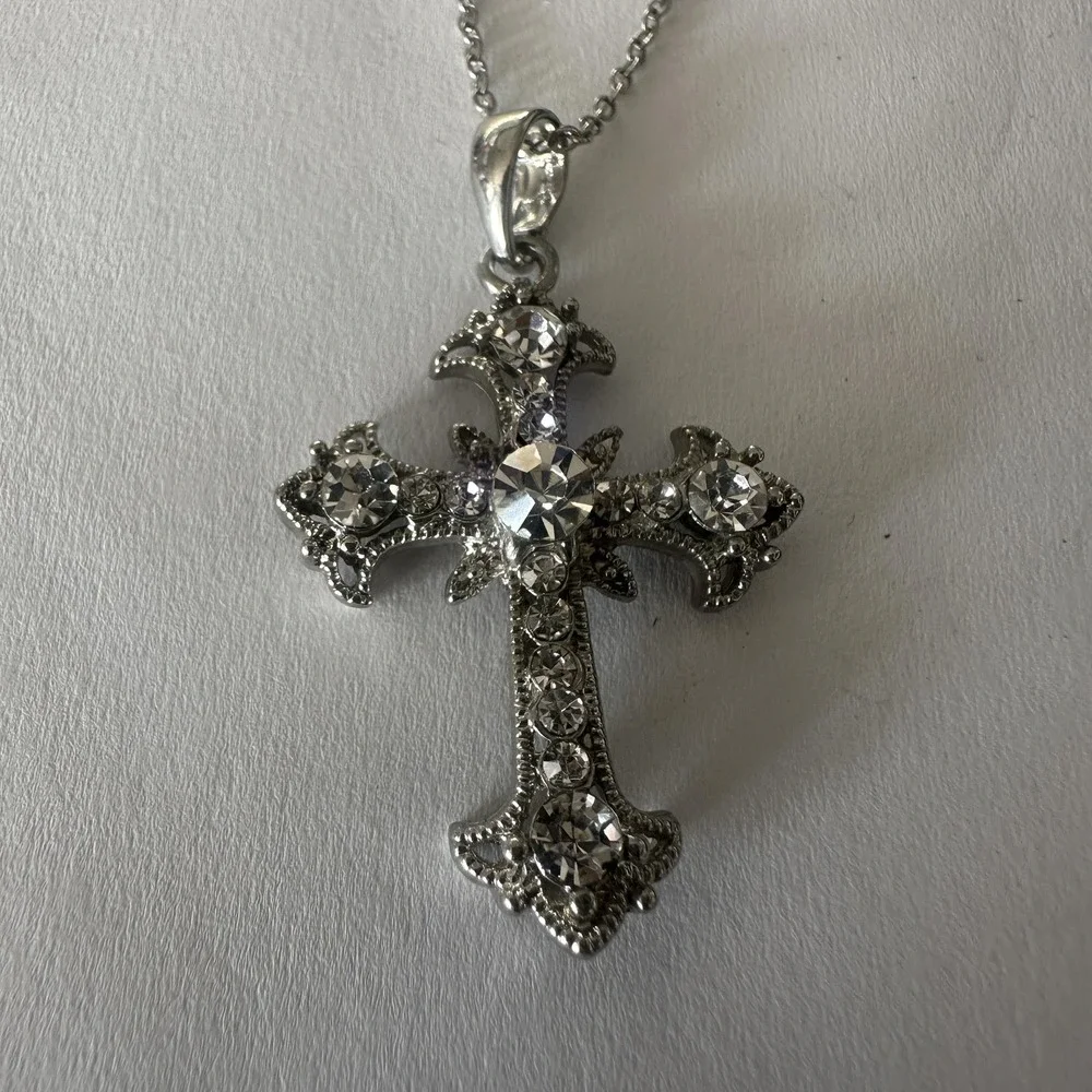 Silver‎ Tone Rhinestone Cross Pendant Necklace Womens Religious Statement